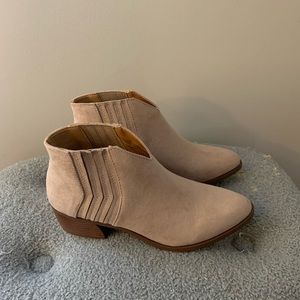 Qupid western style booties